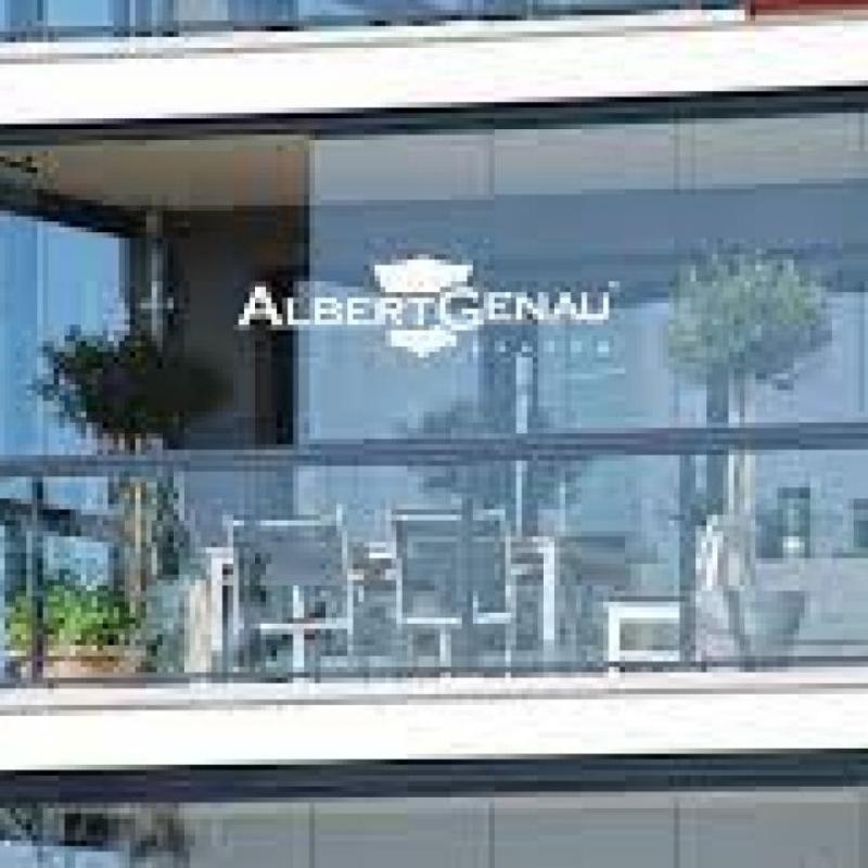 Albert Genau Cam Balkon