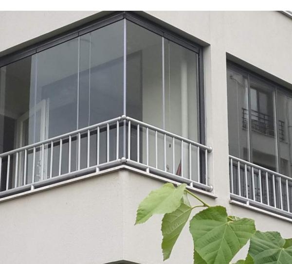 Albert Genau Cam Balkon