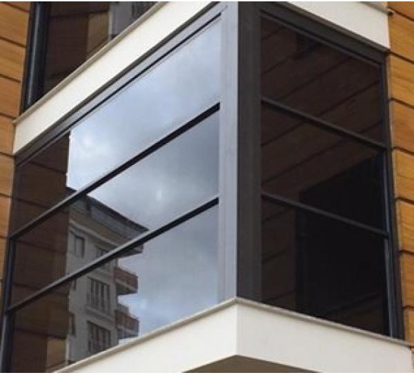 Albert Genau Cam Balkon