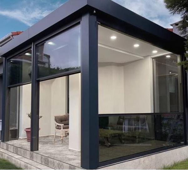 Albert Genau Cam Balkon