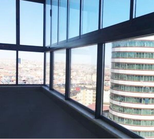 Albert Genau Cam Balkon