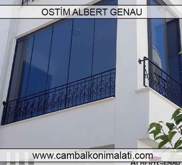 Albert Genau Cam Balkon